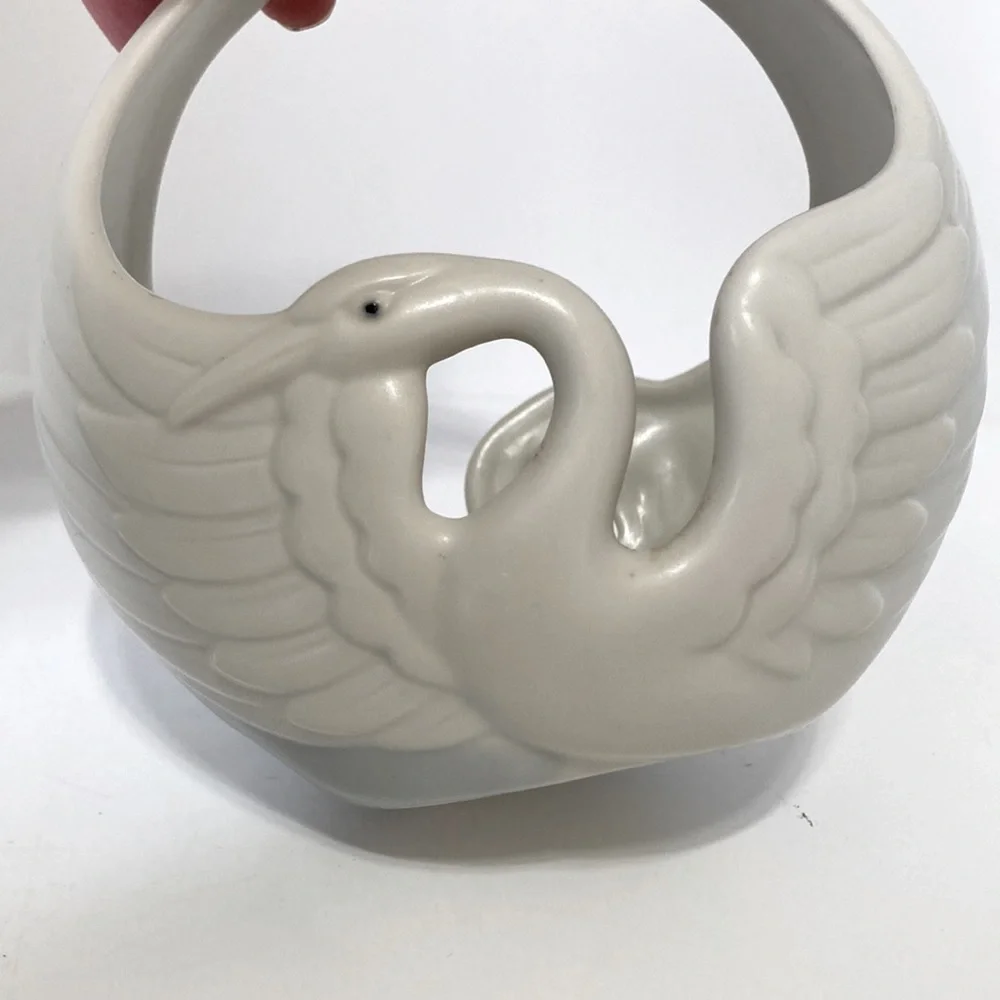 Vintage 1980s FITZ and FLOYD White Swan Handled Basket Bowl Porcelain Japan